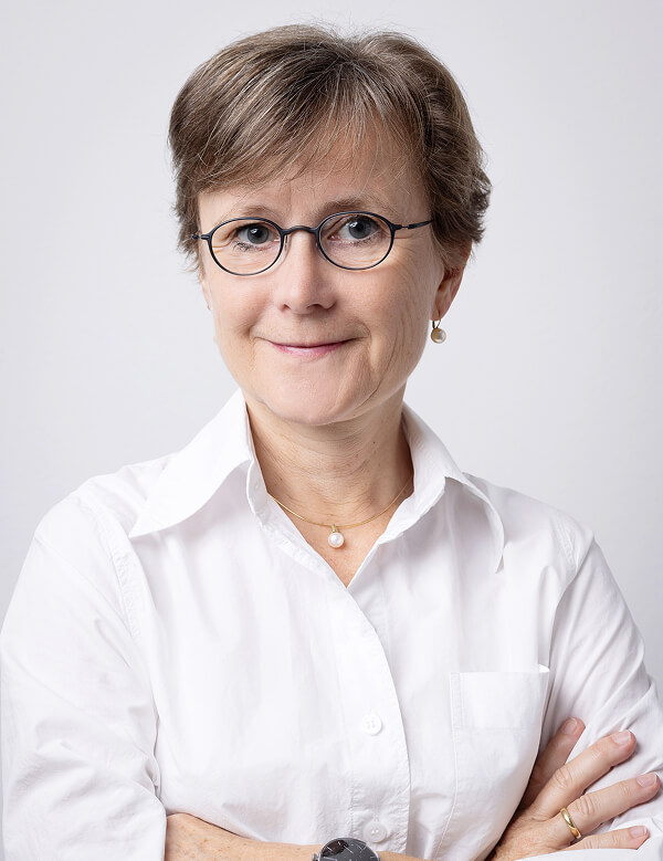 Professional portrait of Petra Nieckchen smiling